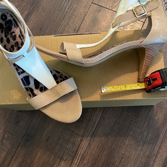 Jessica Simpson - Picture 2 of 3